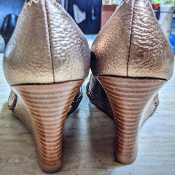 COPY - Seychelles brownish bronze leather size 6 wedge shoes - Picture 3 of 7